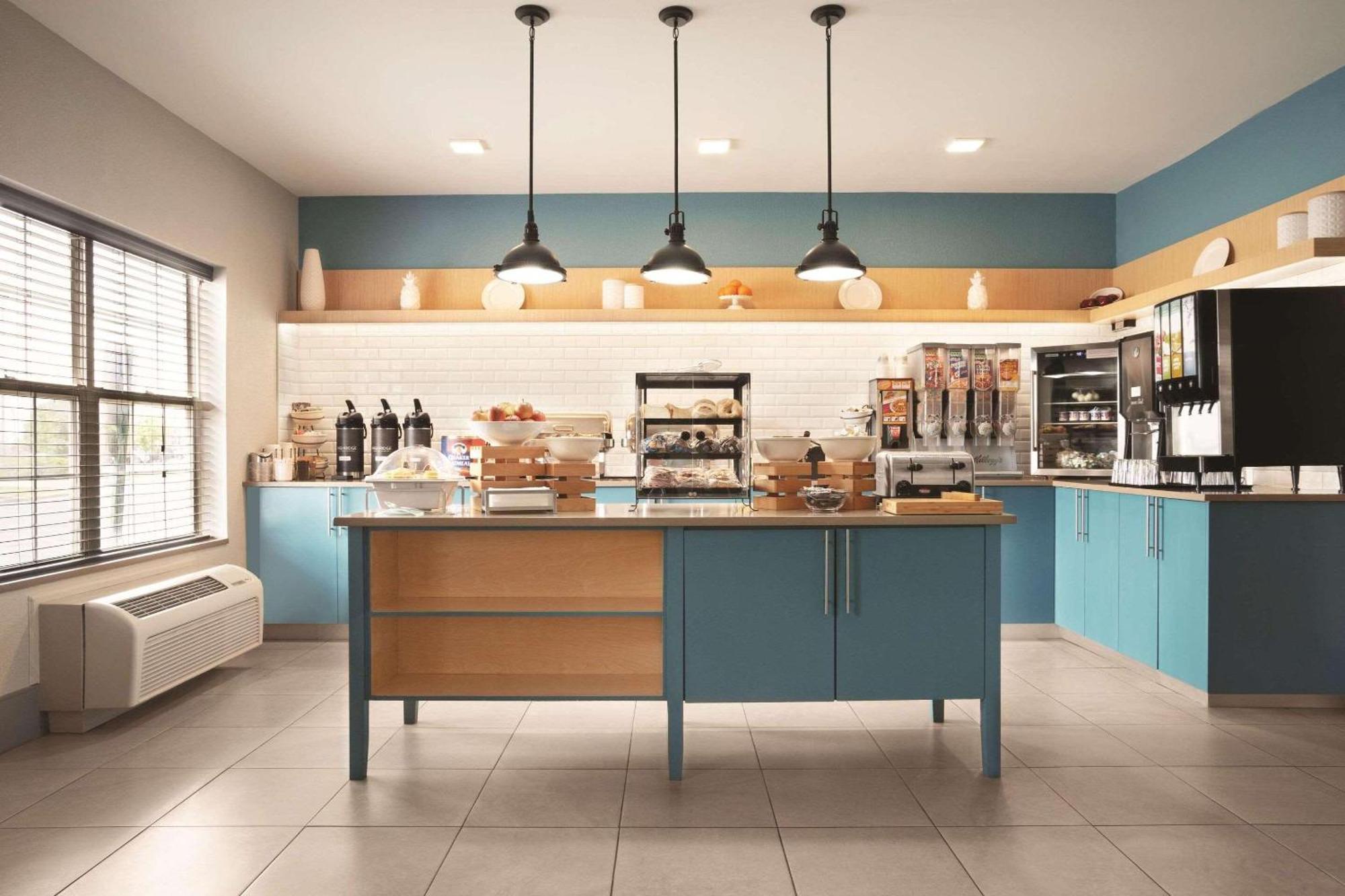 Country Inn & Suites By Radisson, Moline Airport, Il Luaran gambar
